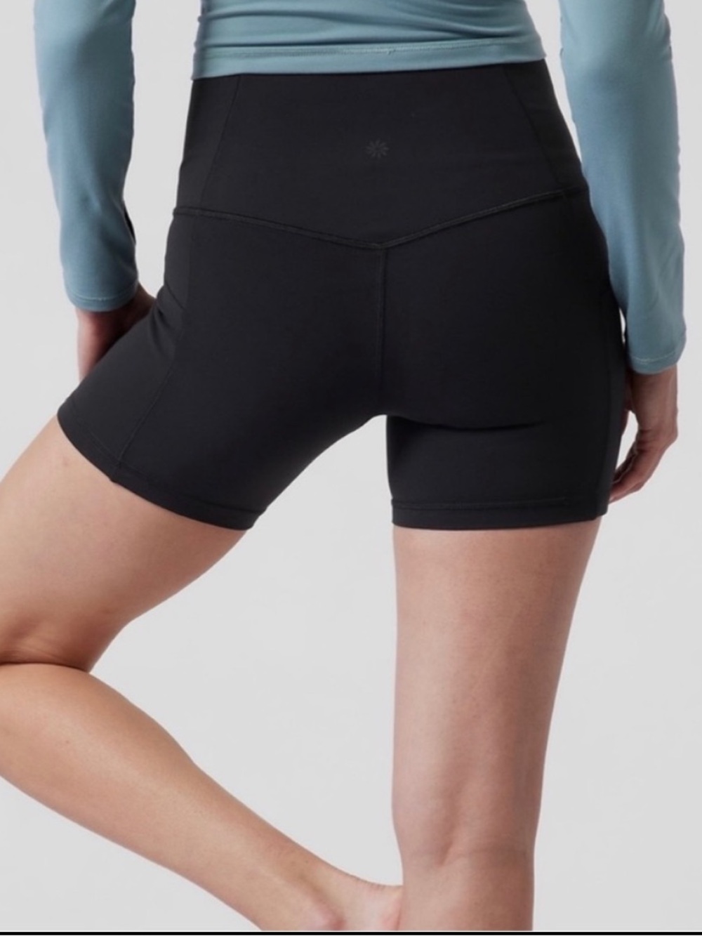 Athleta Salutation Stash Pocket 7” Biker Short Women's Black High-Rise Medium - Picture 4 of 11